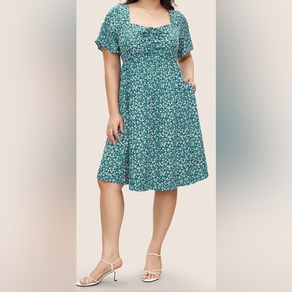 NWT BloomChic Floral Ruched Pocket Flutter Drawstring Knee Dress Size 22/24 - Picture 2 of 11